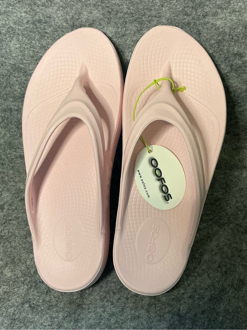 OOFOS Women's Pale Pink Foam Flip-Flops